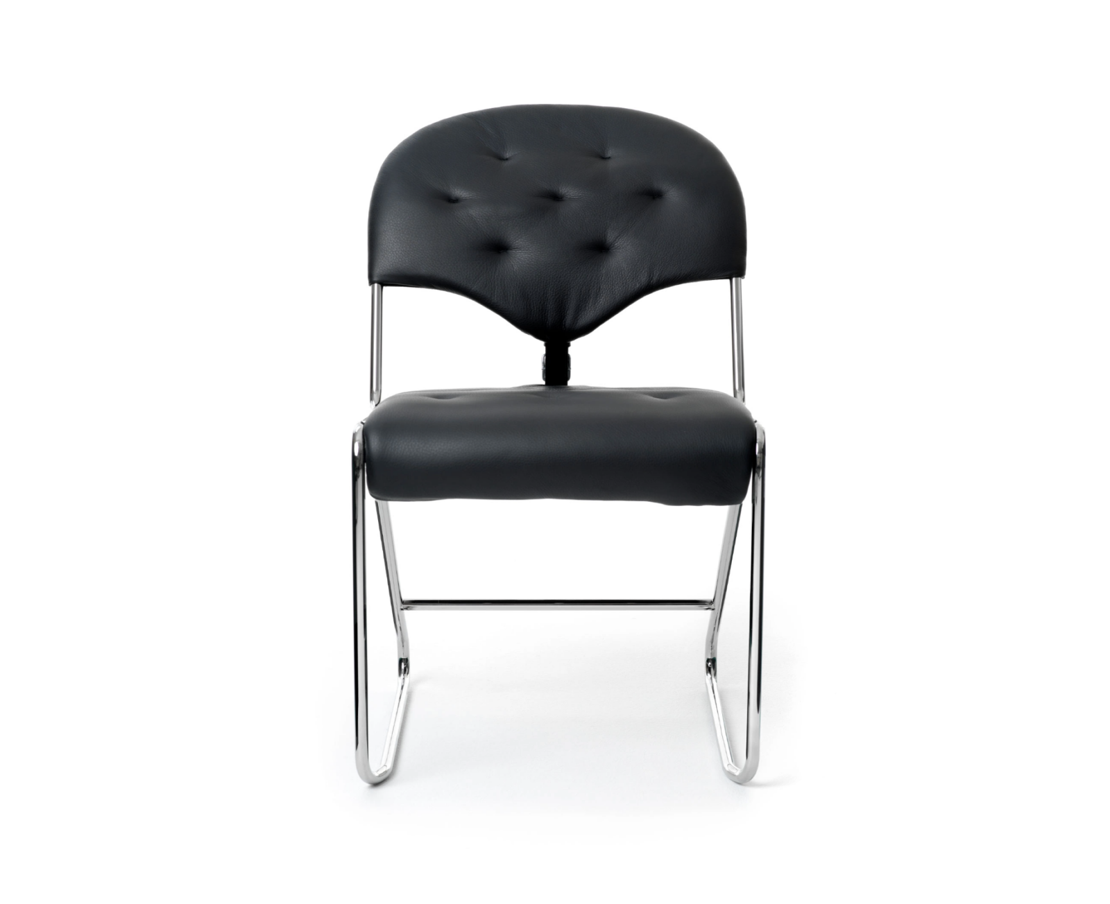 Sam stol från DUX Sam stol från DUX är tillverkad av stativ i krom och markeringshäftad sits med kallskum.