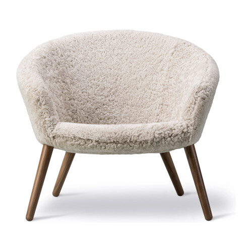 Fredericia Ditzel lounge chair i moolight fårskinn och mörka ben
