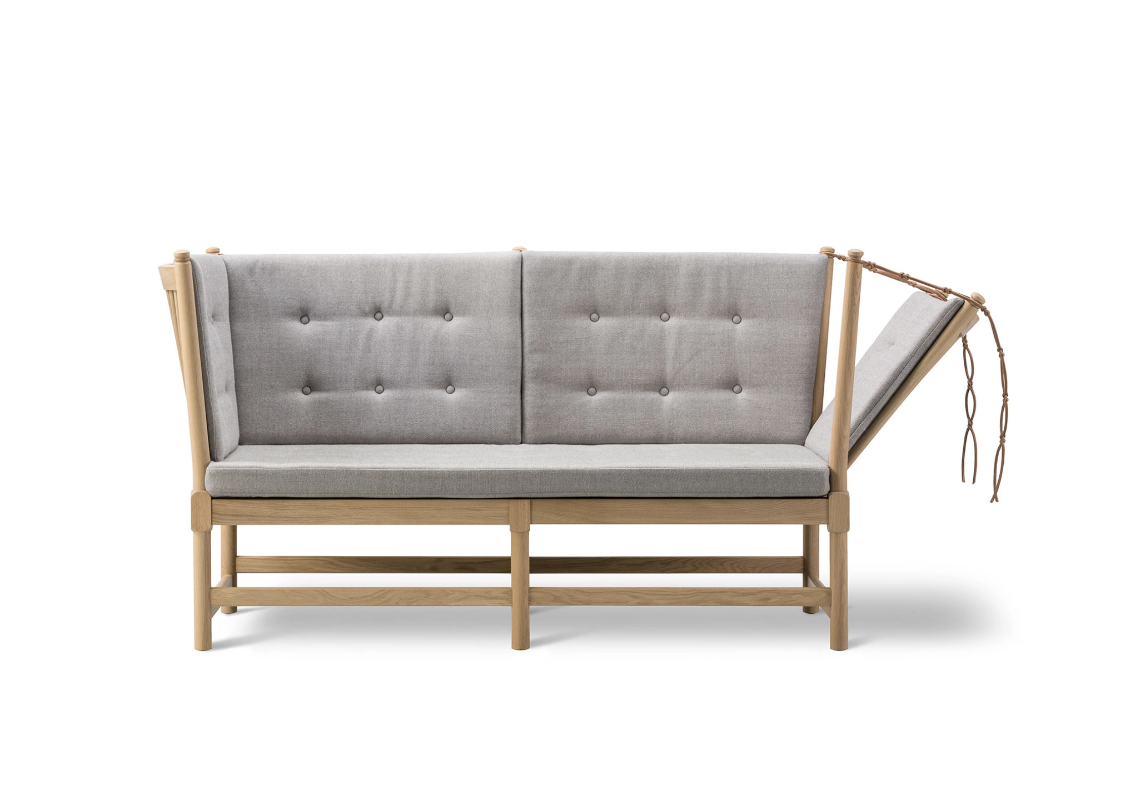 The Spoke-Back Sofa "Tremmesoffa" Fredericia tremmesoffa i ek och grått tyg
