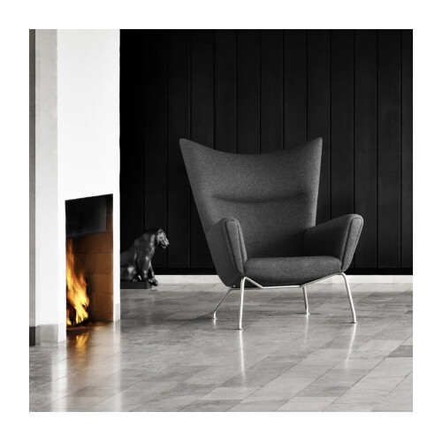 Carl Hansen Wing Chair i mörkgrått tyg och rostfritt stål