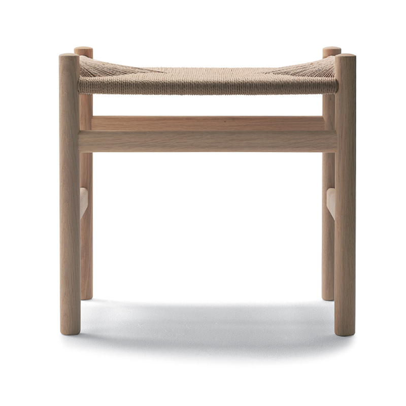 CH53 fotpall från Carl Hansen & Søn CH53 fotpall är tillverkad i oljad ek.