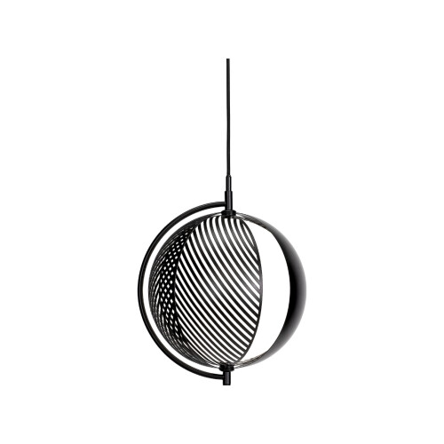 Oblure Mondo large pendant består av en sfärisk opalglasglob omgiven av fyra rörliga metallskärmar med grafiska mönster.