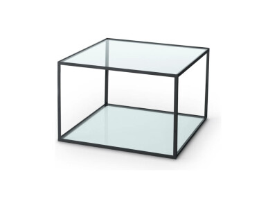 Bord med i kromat eller svart utförande samt bas- och bordsskiva av glas
