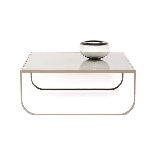 Asplund Tati Coffee Table är ett elegant och funktionellt soffbord.
