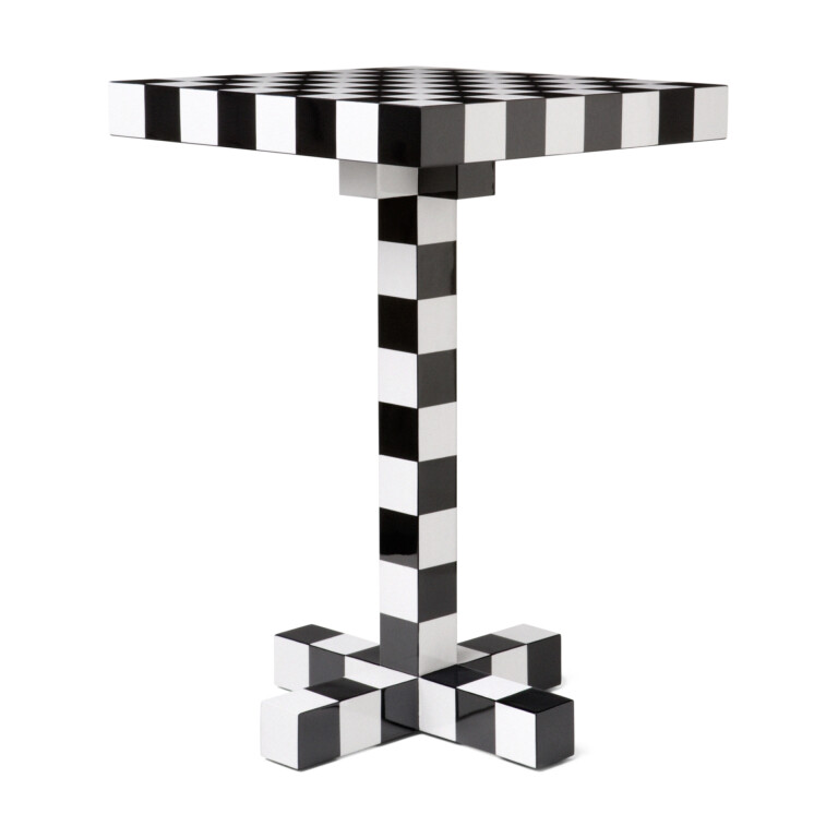 Moooi Chess Table med svarta och vita rutor. Går att spela schack på.