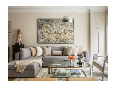 Golvlampa Arco från flos med en fot i carrara marmor