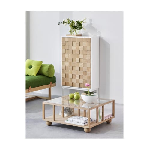 Soffbord i ek från A2 Designers. Glastopp