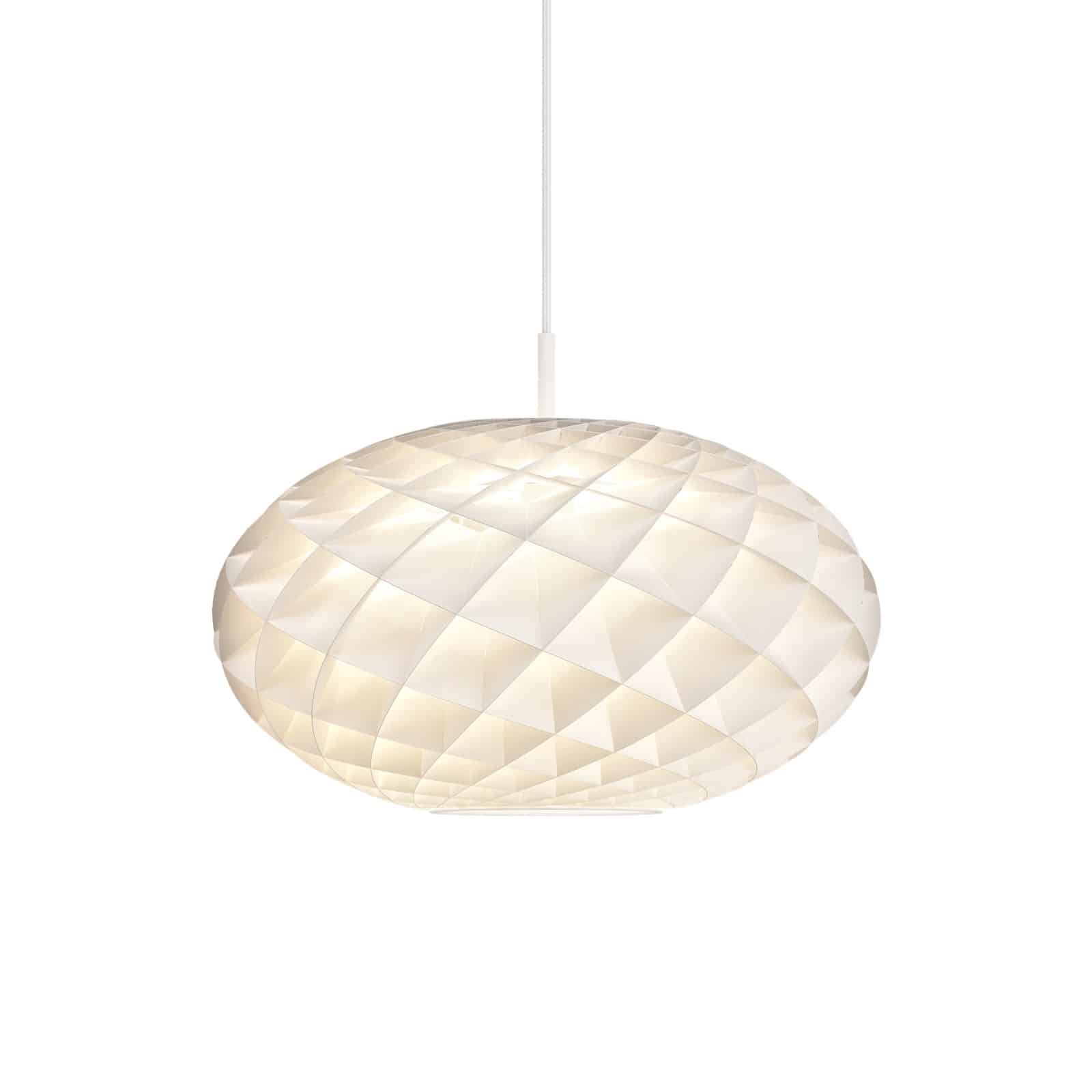 pateraoval Pendel Patera Oval från Louis Poulsen. Vit oval lampa med plastskärmar i sprialform
