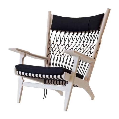 PP Møbler PP129 Web Chair har en handflätad sits med slitstarkt flagglin